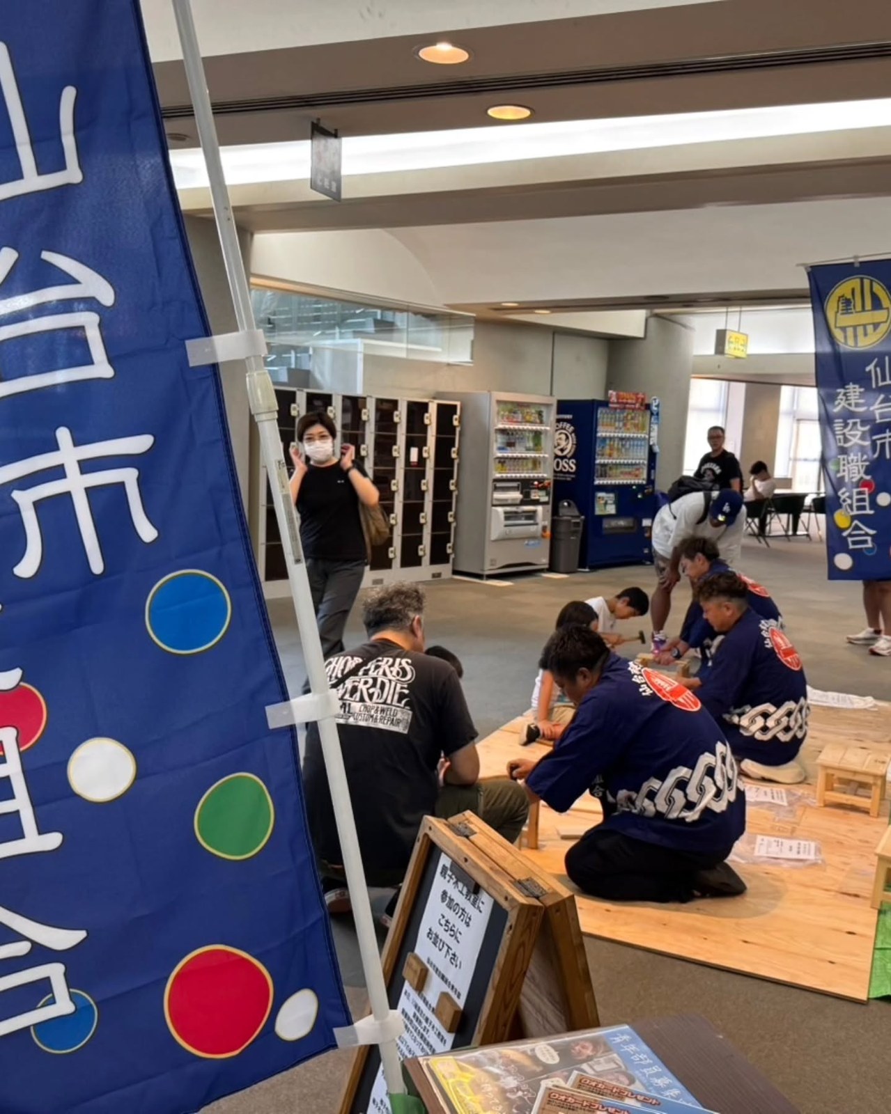 BIG SHOW会場に設けた親子木工教室。