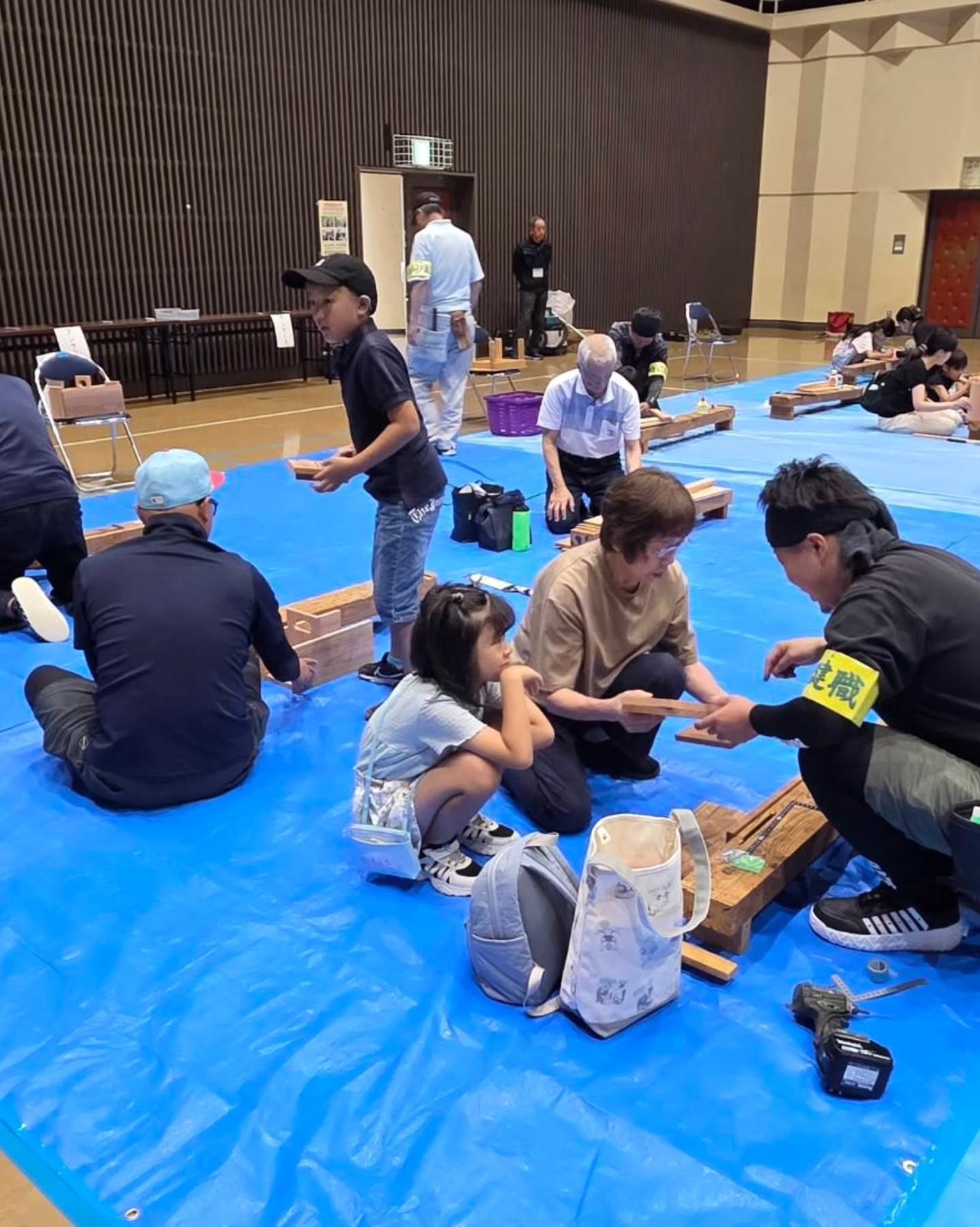 親子で相談しながら製作を進めました。